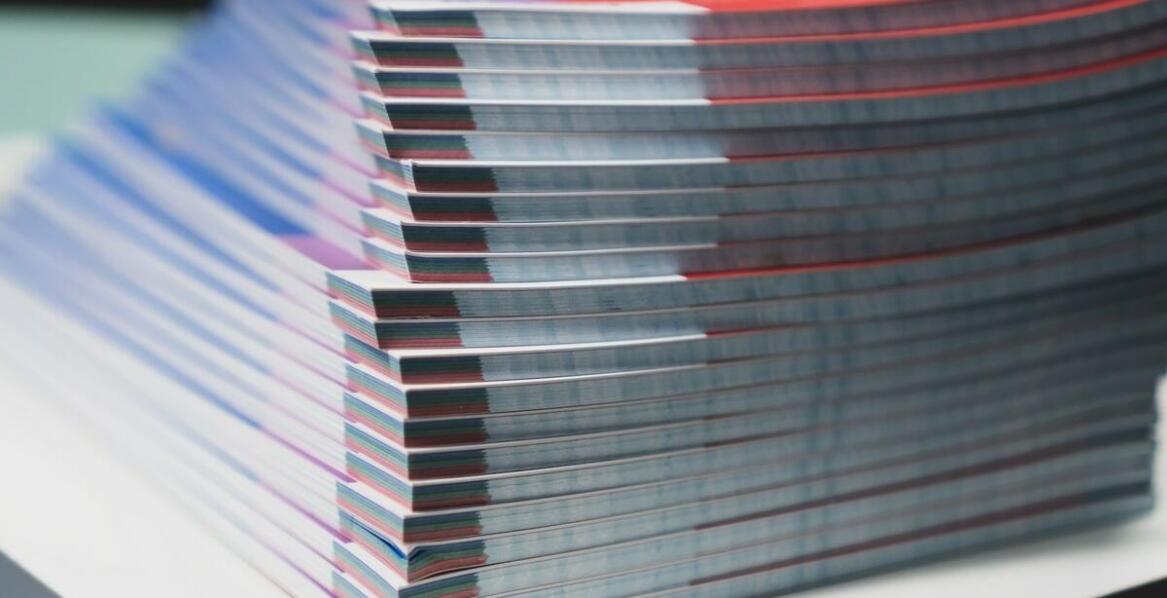 Jak foliowanie może zwiększyć odporność na uszkodzenia materiałów drukowanych?