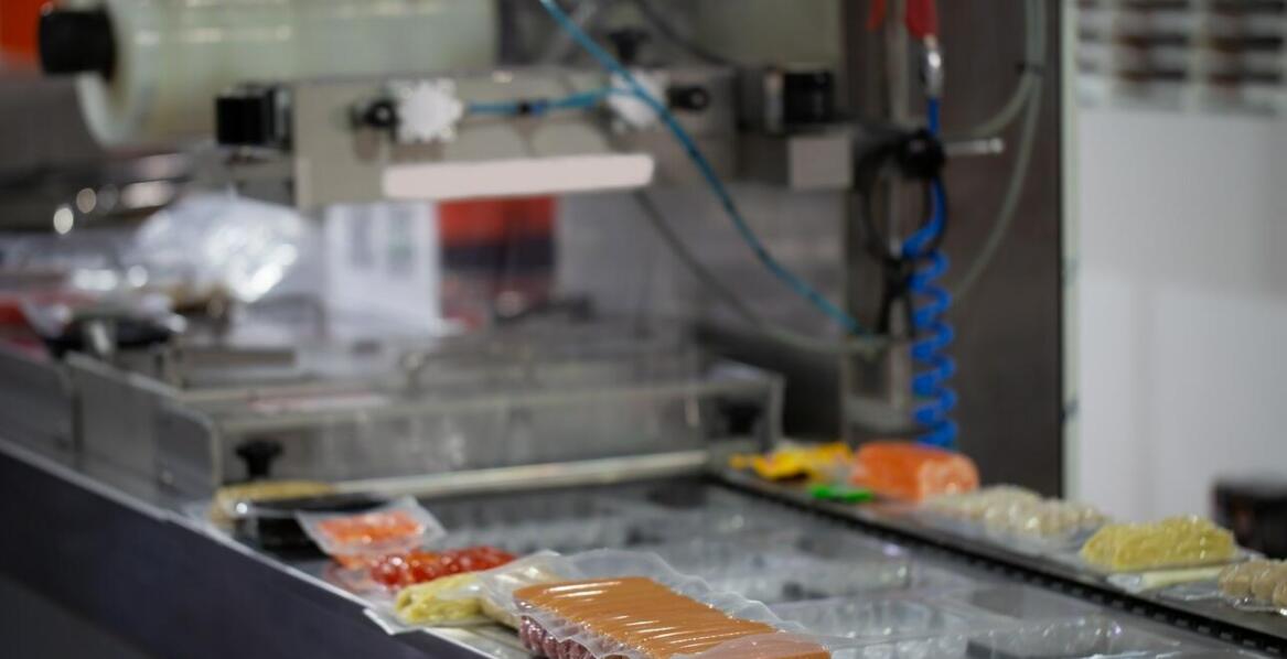 Folie termokurczliwe – jak wpływają na ochronę produktów w transporcie?