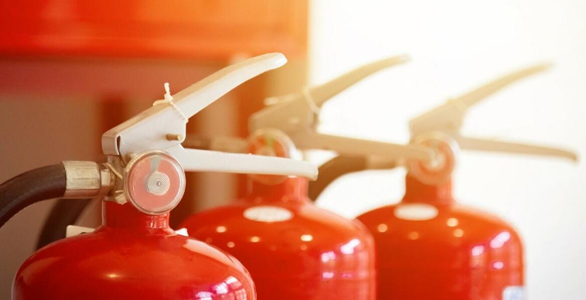 Farby pęczniejące a ochronne powłoki natryskowe – jakie są różnice i zalety każdej metody?