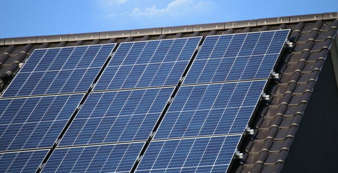 Montaż fotowoltaiki a wpływ na środowisko naturalne