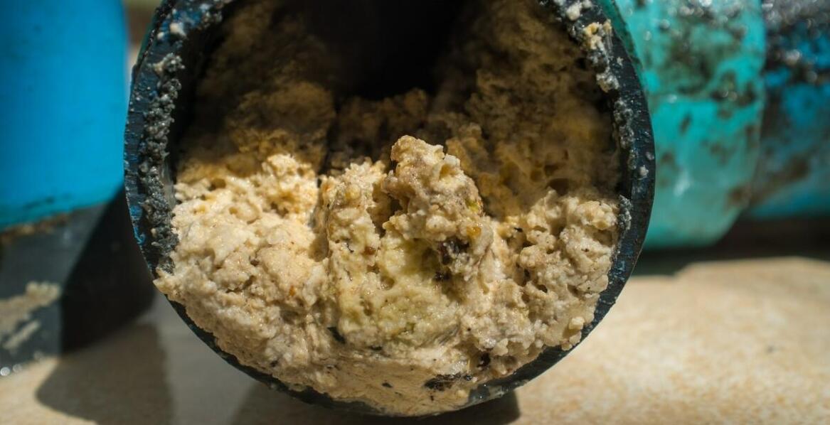 Żeliwo kanalizacyjne a jego zastosowanie w trudnych warunkach gruntowych