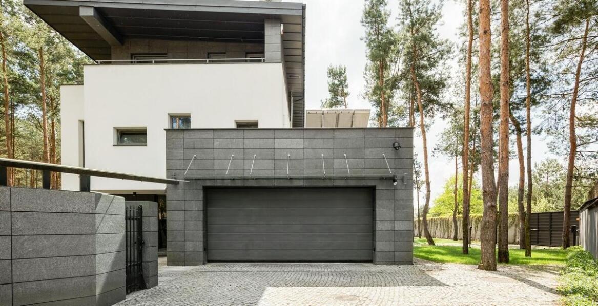Wie schützt ein Luxus-Carport Ihr Fahrzeug vor Diebstahl?