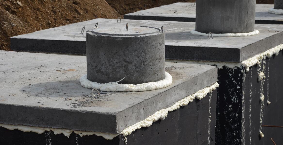 Dlaczego warto wybrać szamba betonowe produkowane lokalnie?