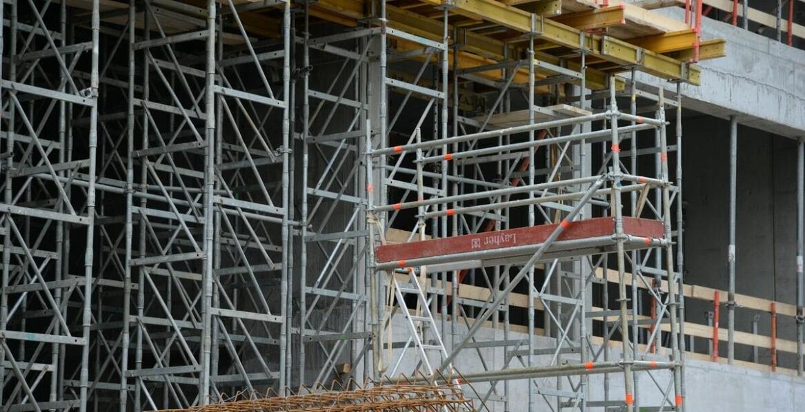 Jakie są najnowsze trendy w wynajmie rusztowań w Rybniku?