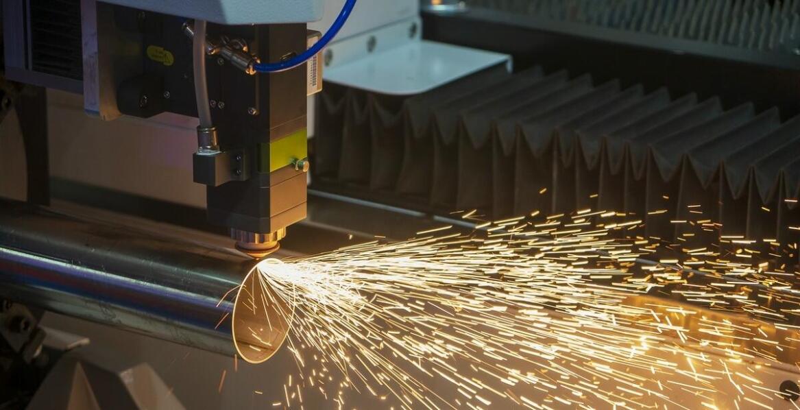 Zastosowanie cięcia CNC w produkcji precyzyjnych elementów metalowych