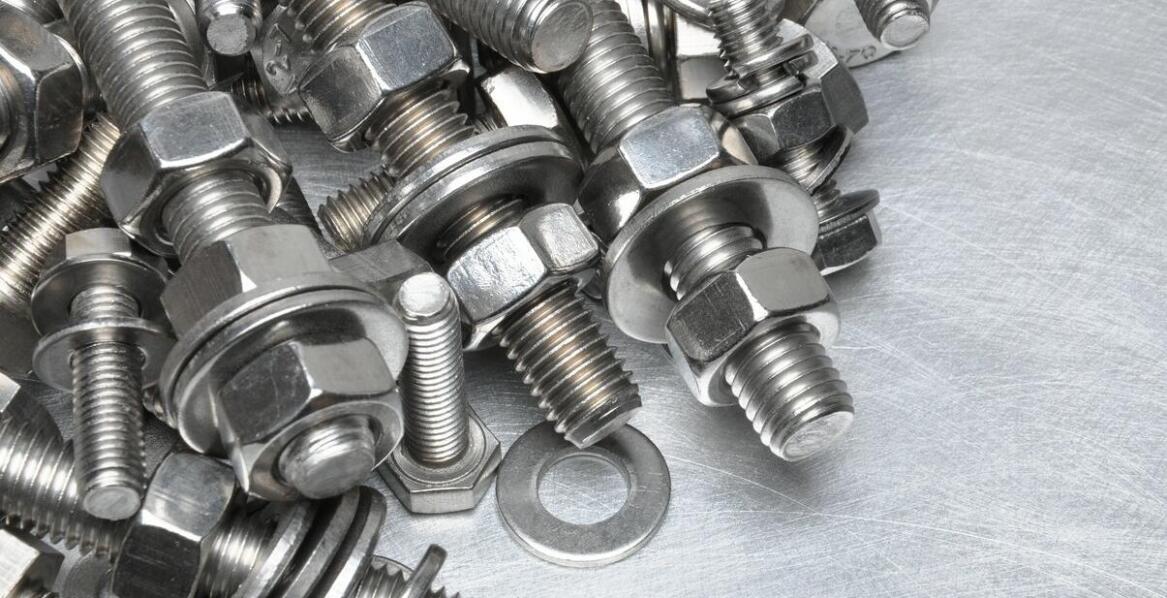 Nakrętki calowe ze stali nierdzewnej – idealne do wymagających warunków