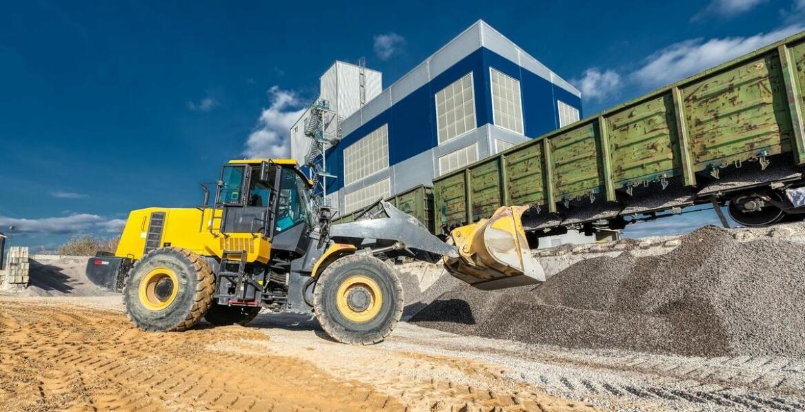 Jak transport niskopodwoziowy wspiera branżę budowlaną?