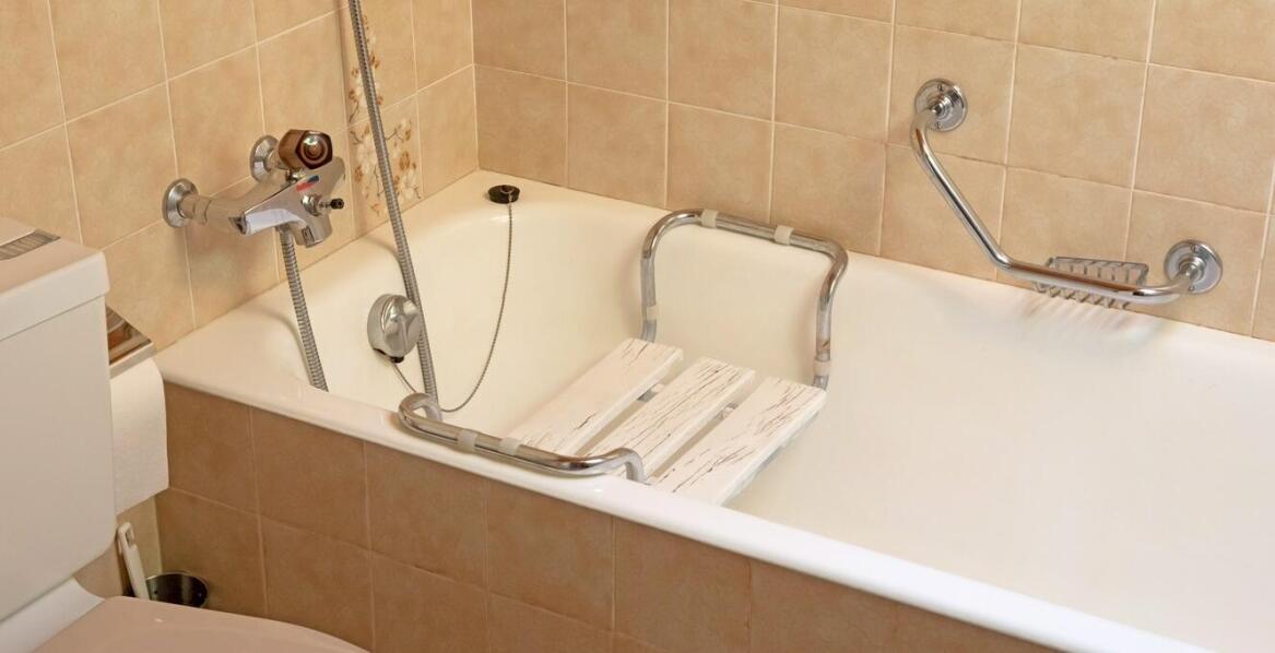 Jak dobrać odpowiednie poręcze łazienkowe do łazienki dla niepełnosprawnych?