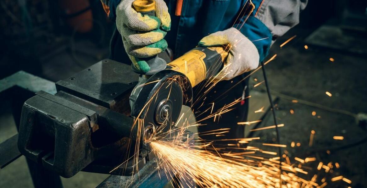 Jakie narzędzia są niezbędne do efektywnego szlifowania krzyżowego?