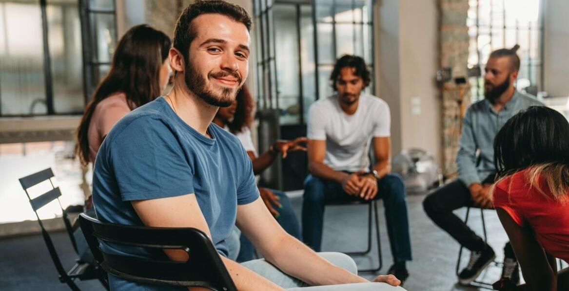 Jak terapia grupowa TUS wpływa na rozwój umiejętności emocjonalnych nastolatków?