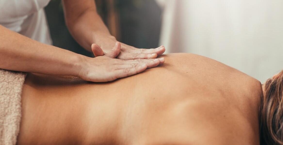 Terapie manualne w osteopatii – skuteczne metody leczenia bólu kręgosłupa