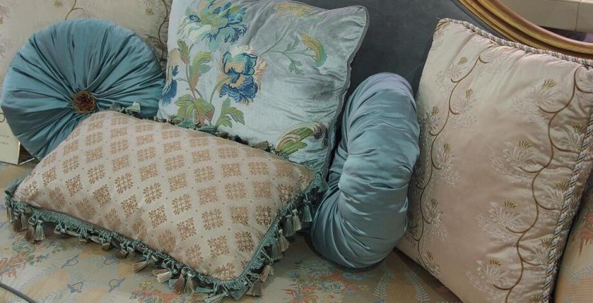 Jak personalizować wnętrze za pomocą poduszek francuskich dekoracyjnych?