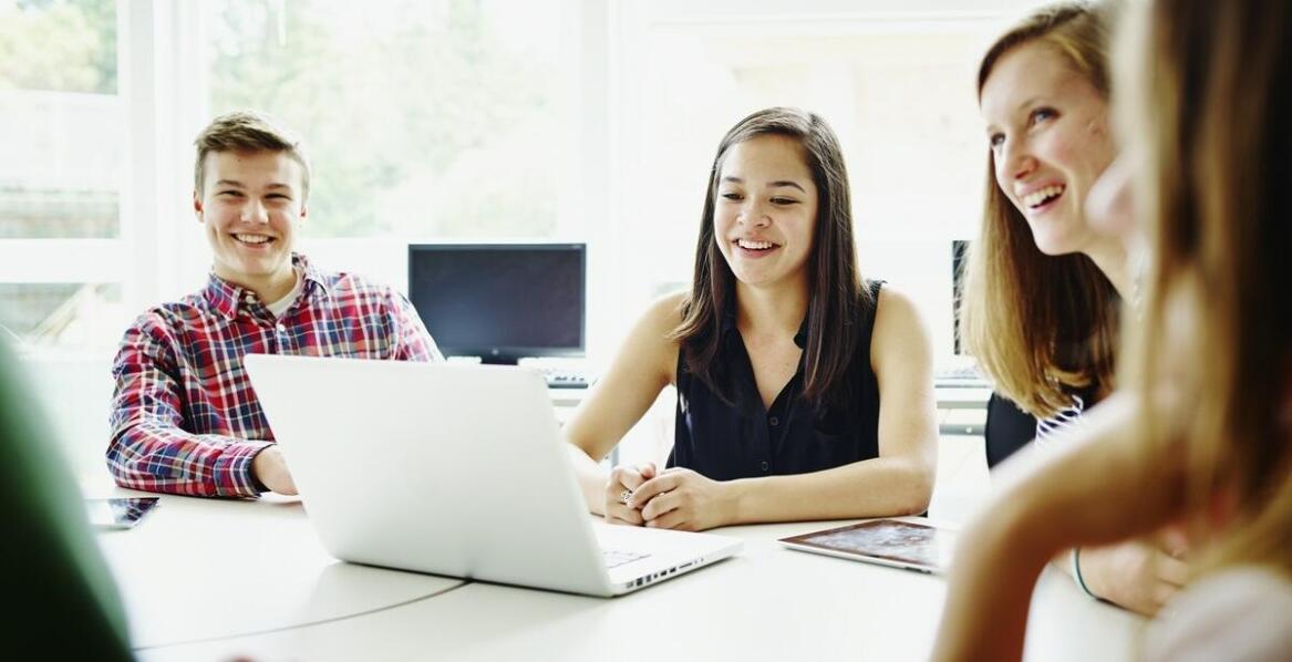 Czy studia podyplomowe online są dopasowane do potrzeb współczesnych nauczycieli?