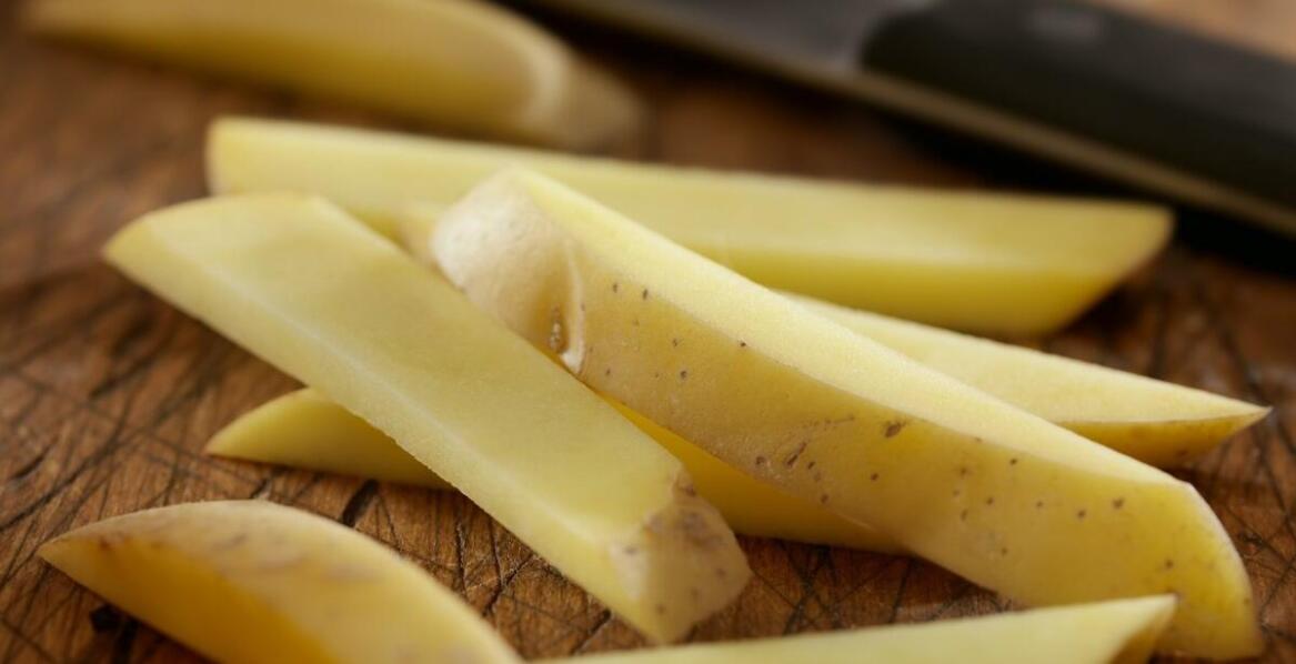 Obrane ziemniaki jako fundament szybkiej obsługi w fast foodach