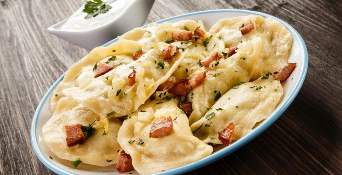 Jakie dania tradycyjnej kuchni polskiej są dostępne w restauracji tarnobrzeg na dowóz?