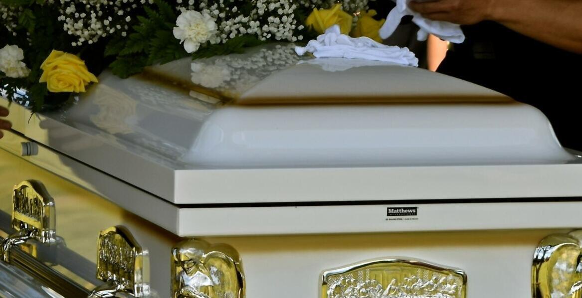 Jak zakład pogrzebowy organizuje całodobowy transport zwłok?