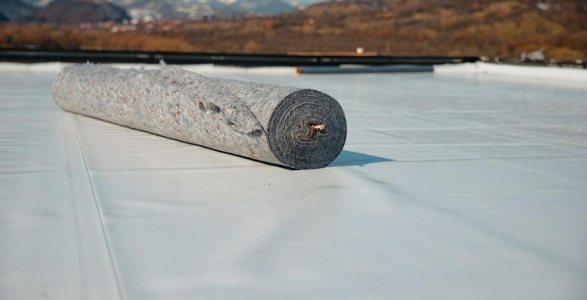 Jakie są najważniejsze elementy skutecznej hydroizolacji dachu?