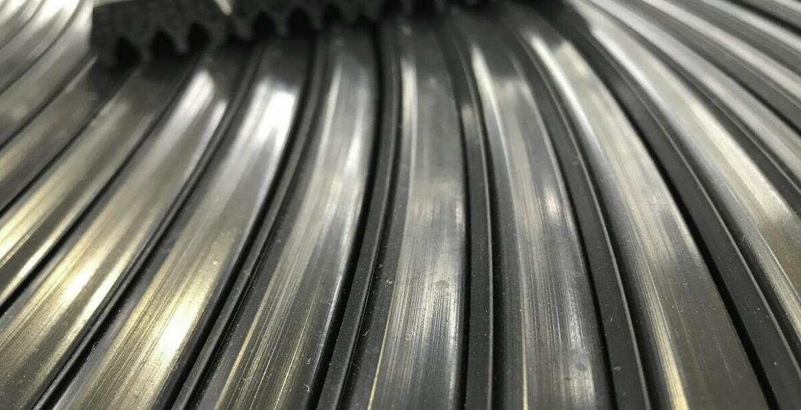 Zastosowanie uszczelek gumowych płaskich w przemyśle chemicznym: korzyści i wyzwania