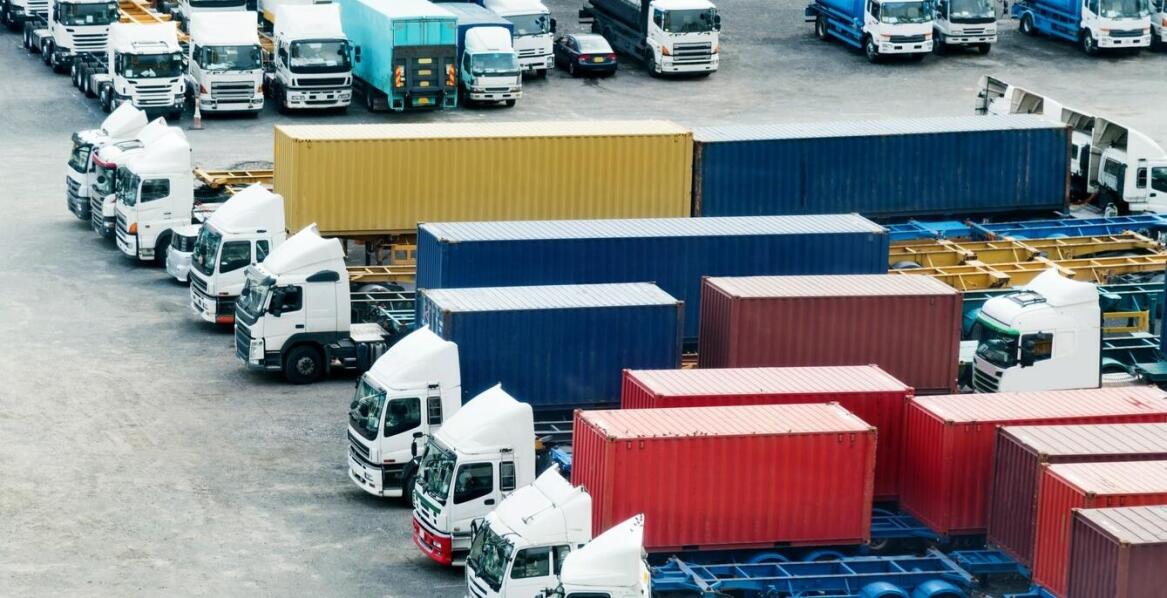 Rola flot transportowych w dostarczaniu ulotek do klientów