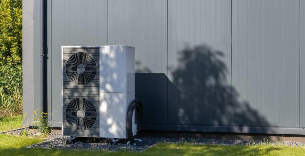 Jakie są zalety zastosowania instalacji OZE w domach jednorodzinnych?