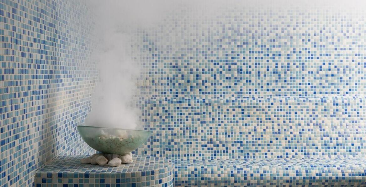 Rola drewnianych konstrukcji w budowie saun ogrodowych – co warto wiedzieć?