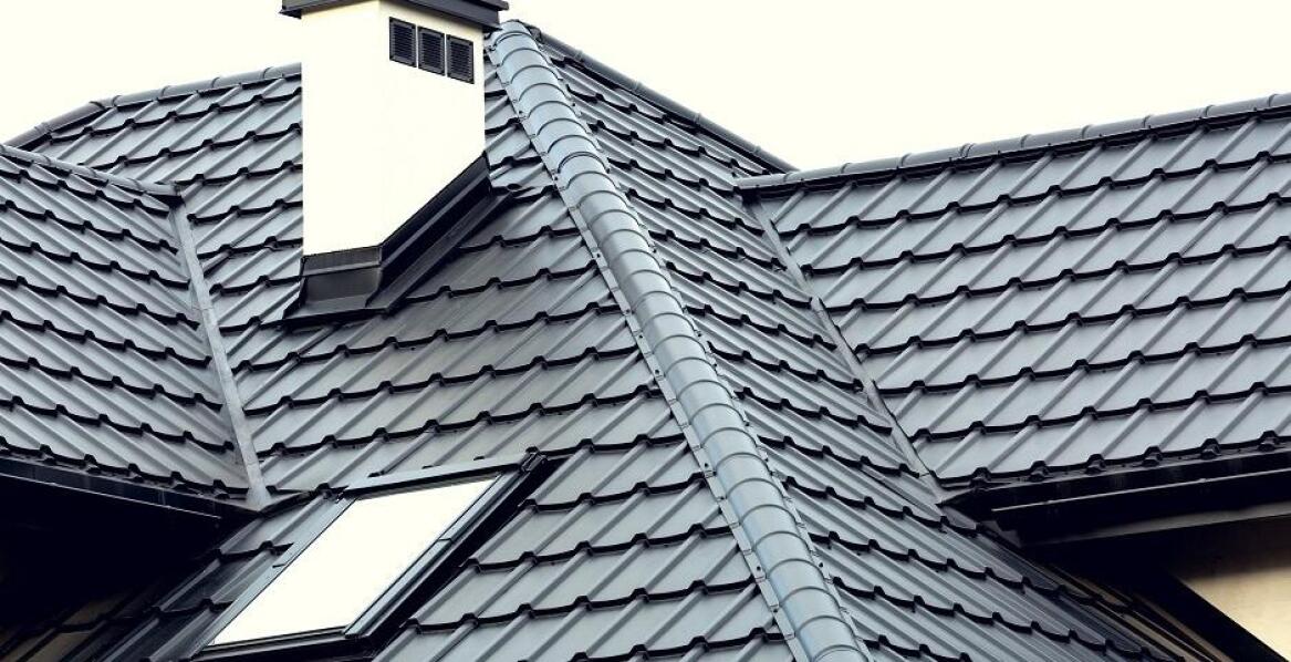 Jak dobrać pokrycie dachowe do stylu architektonicznego budynku?