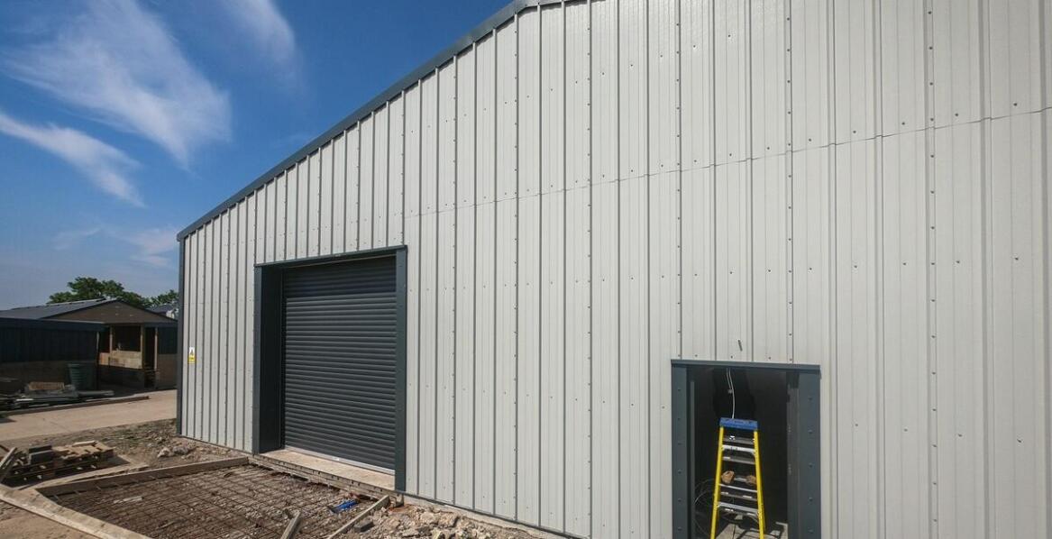 Praktyczne zastosowania garażu z płyty warstwowej 8x6 w codziennym użytkowaniu