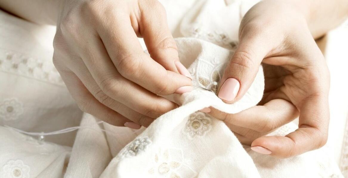 Rola detali w szyciu marynarek na miarę – dlaczego są tak istotne?