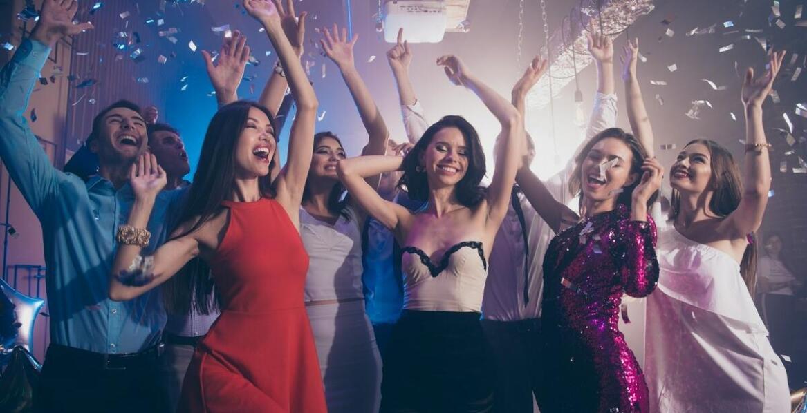 Luksus na kółkach – wynajem Hummera na wieczór panieński w stolicy