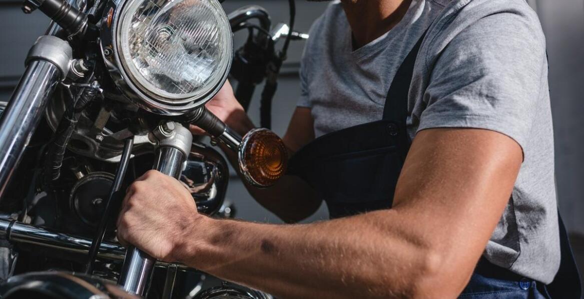 Jak utrzymać oryginalność motocykla zabytkowego przy wymianie części?