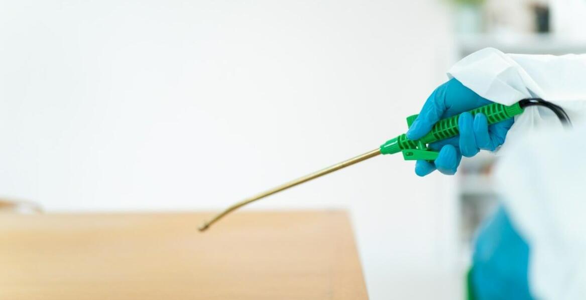 Jakie środki stosujemy do bezpiecznej eliminacji zanieczyszczeń biologicznych?