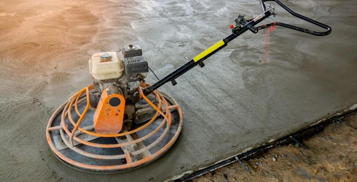 Znaczenie bezinwazyjnych metod w usuwaniu oznakowania z posadzek betonowych