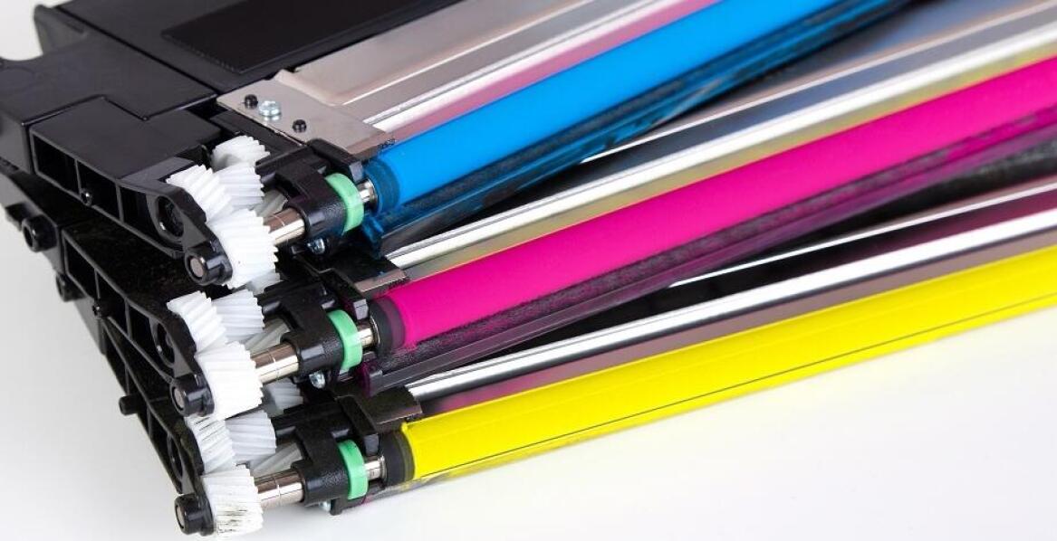 Wpływ tonerów do drukarek laserowych na ekonomię drukowania w biurze