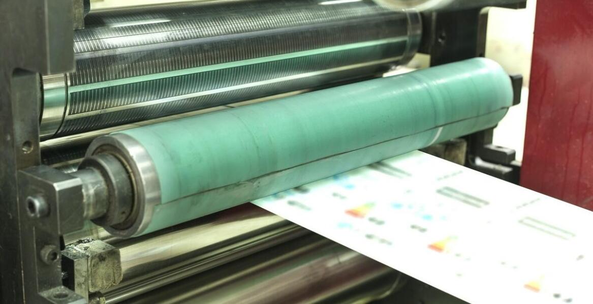 Kluczowe zalety prasy do hot stampingu w produkcji opakowań