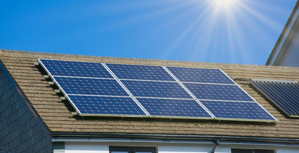 Mata solarna – praktyczne zastosowanie i korzyści dla użytkowników basenów