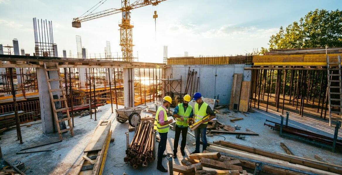 Szalunki ścienne i stropowe: kluczowe różnice i zastosowania