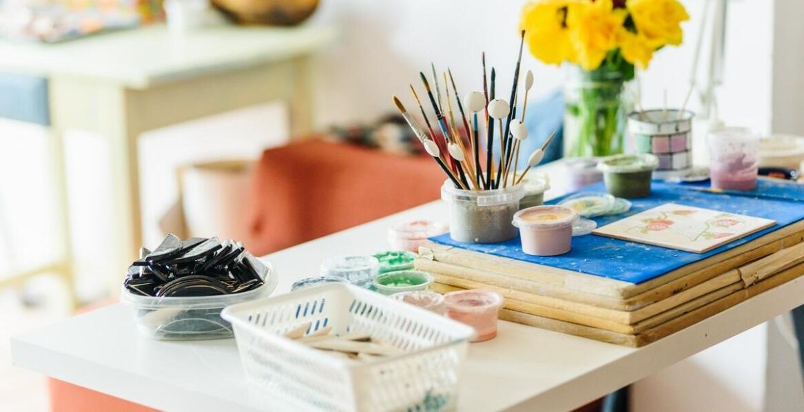 Jak warsztaty plastyczne wspierają rozwój sensoryczny przedszkolaków?