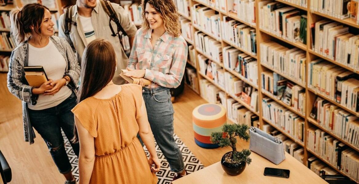 Jakie są korzyści z uczestnictwa w kursach konwersacyjnych z języka angielskiego?