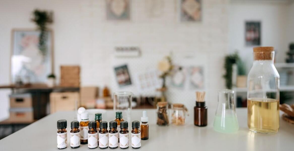 Rola olejków eterycznych w tworzeniu unikalnych kompozycji zapachowych