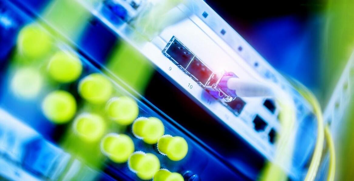 Wzmacniacze sygnału GSM/LTE – jak poprawiają komfort korzystania z sieci?