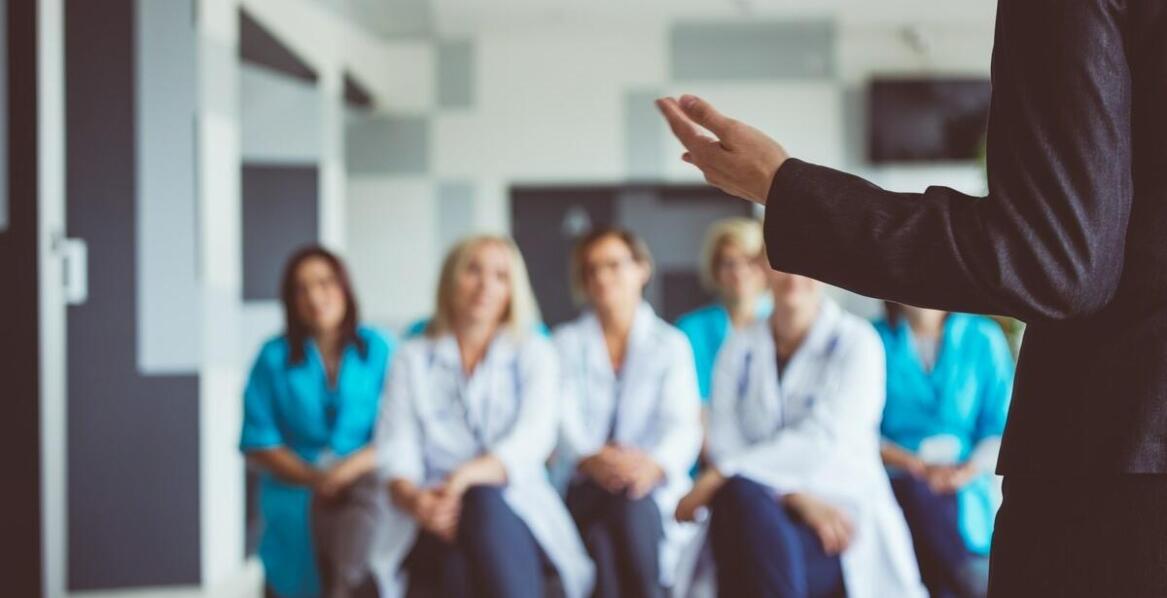 Jak portal medyczny dla pacjentów wspiera osoby starsze w dbaniu o zdrowie?