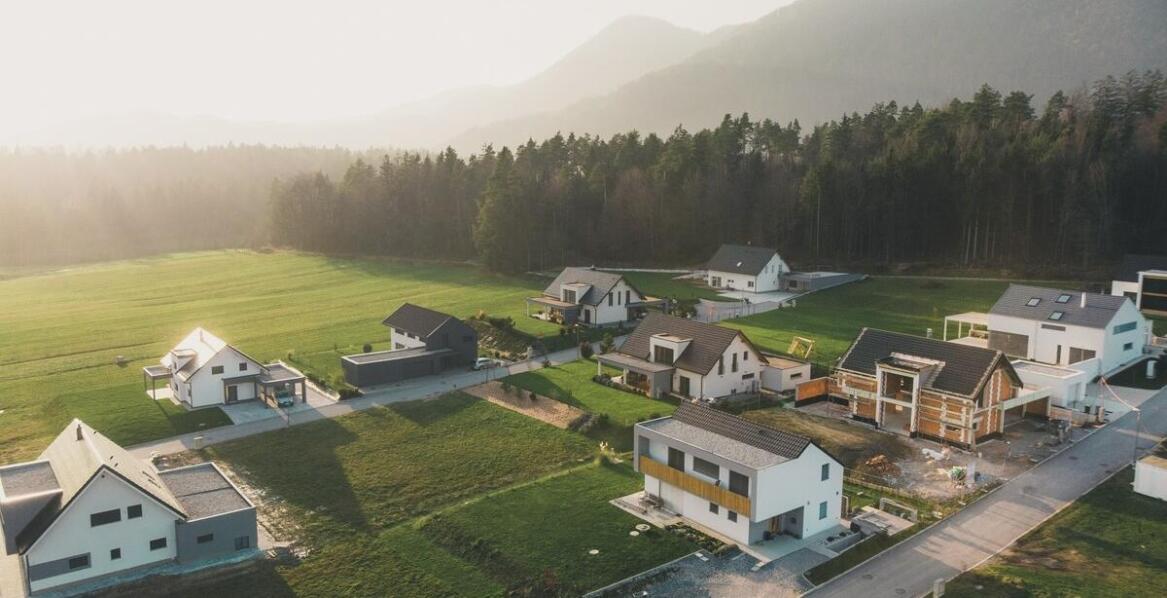 Wpływ lokalizacji na cenę domu z bali o powierzchni 100m