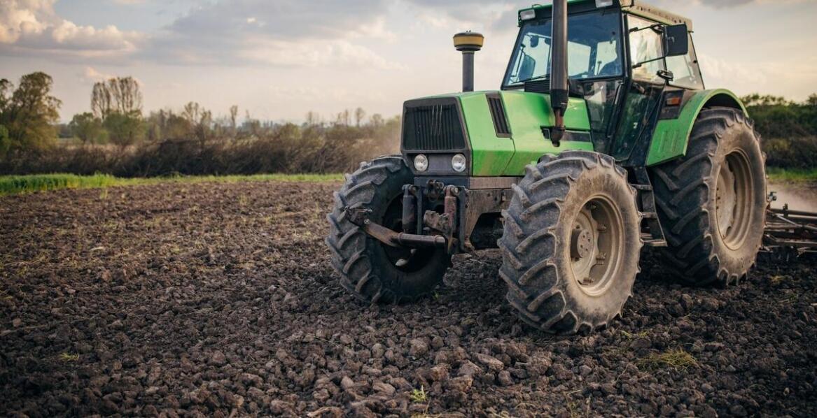Kluczowe umiejętności podczas kursu na prawo jazdy kat. T na ciągnik