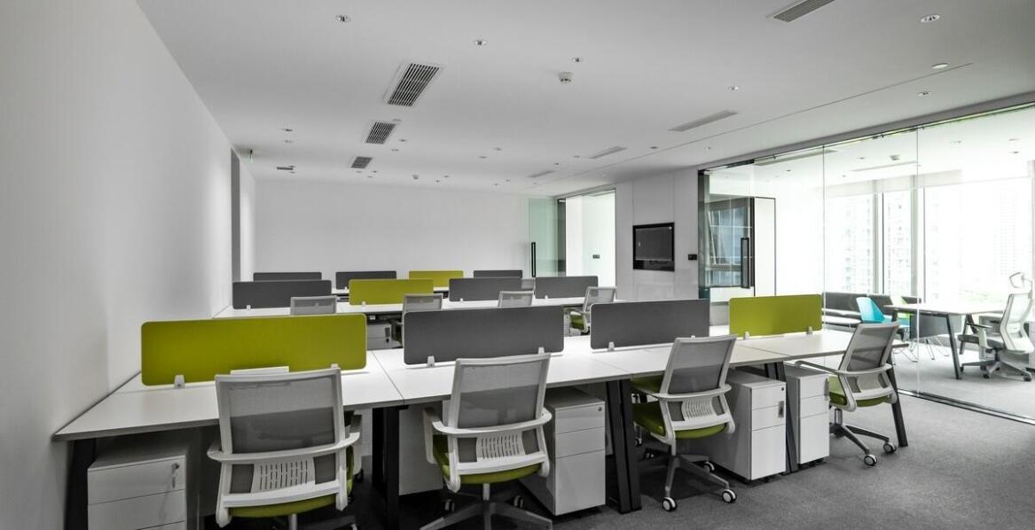 Rola szaf przelotowych w optymalizacji przestrzeni roboczej lokalu gastronomicznego