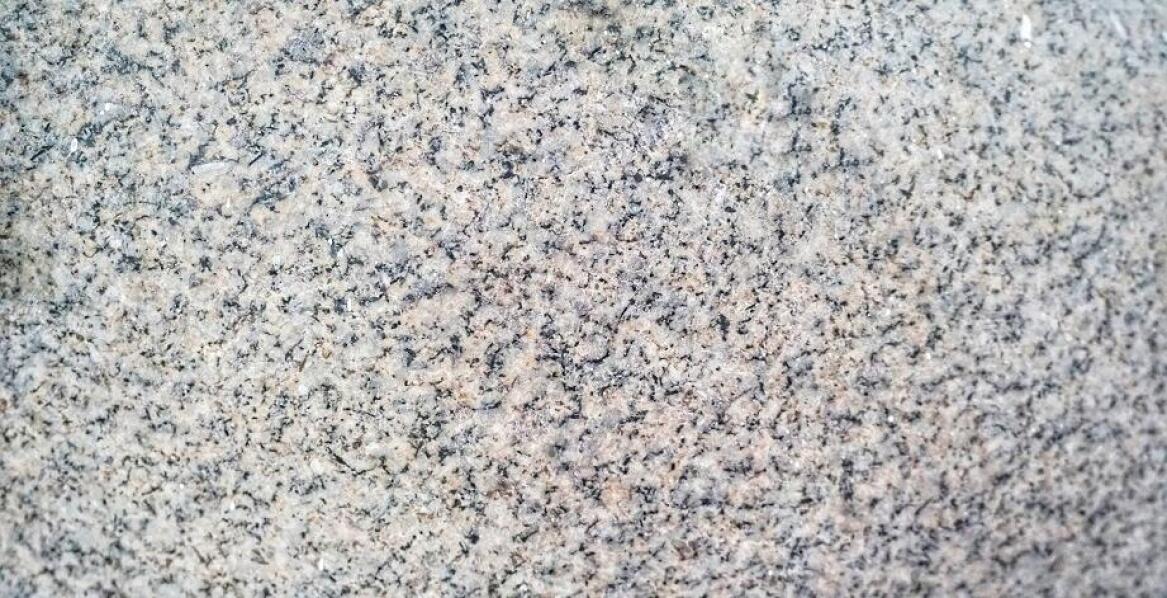 Rola granitu w estetyce i trwałości piwnic urnowych