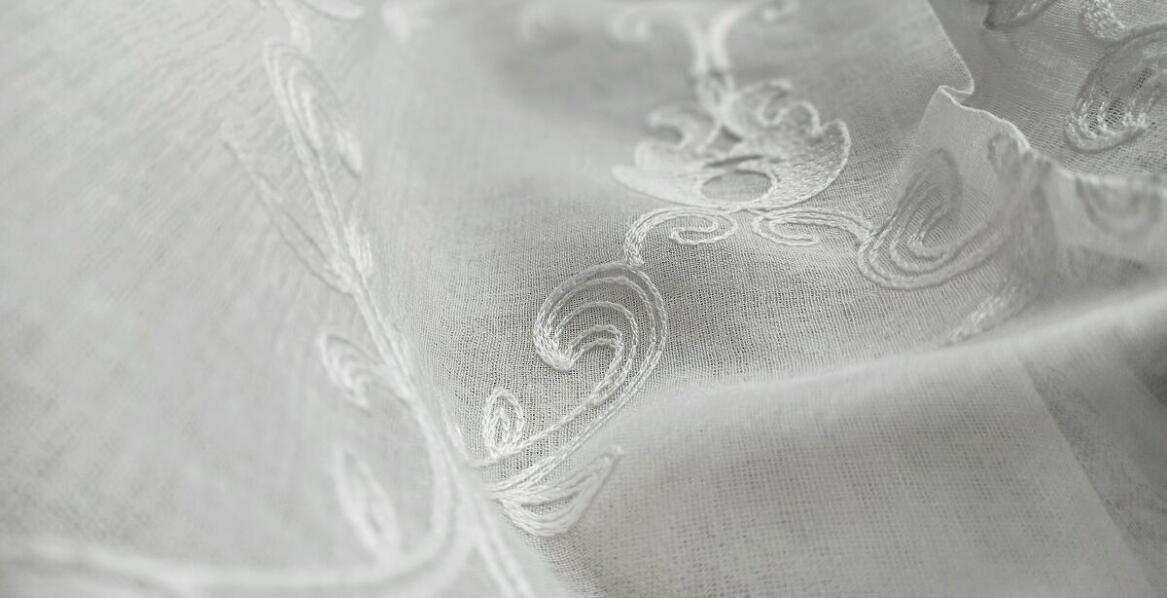 T-shirt z napisem "Nigdy Nie Chrapię, Słodko Mruczę" – komfort i styl w jednym produkcie