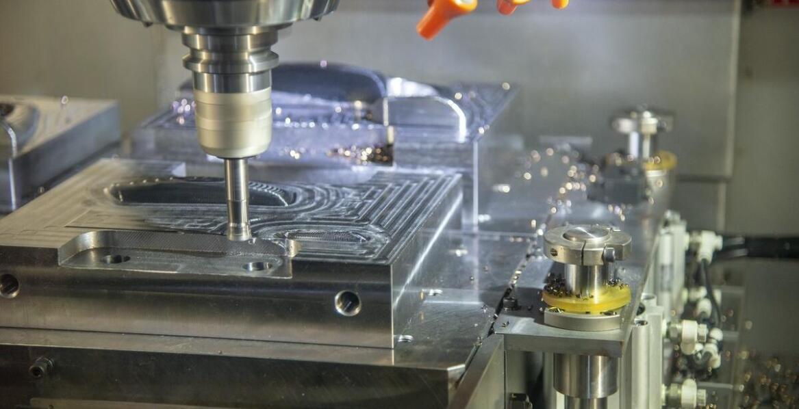 Innowacyjne rozwiązania w centrach obróbczo-tnących do stolarki PVC