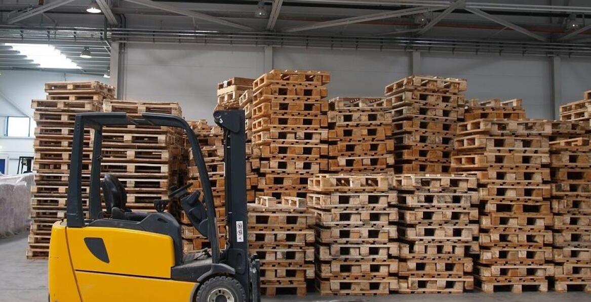 Znaczenie bezpiecznej obsługi wózków widłowych w magazynie