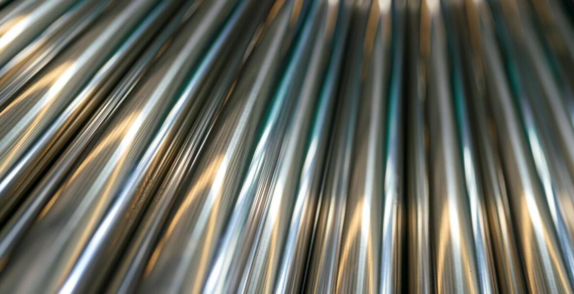 Blachy nierdzewne w projektach infrastrukturalnych - trwałość i odporność na korozję