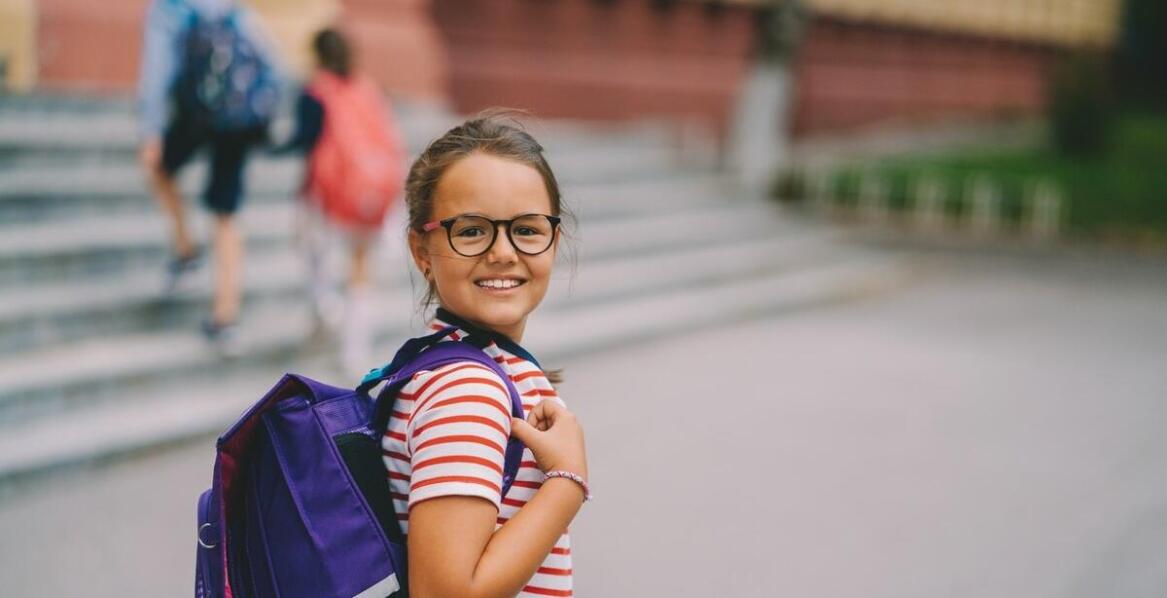 Jakie są zalety stosowania antyrefleksyjnych powłok w okularach dla dzieci?
